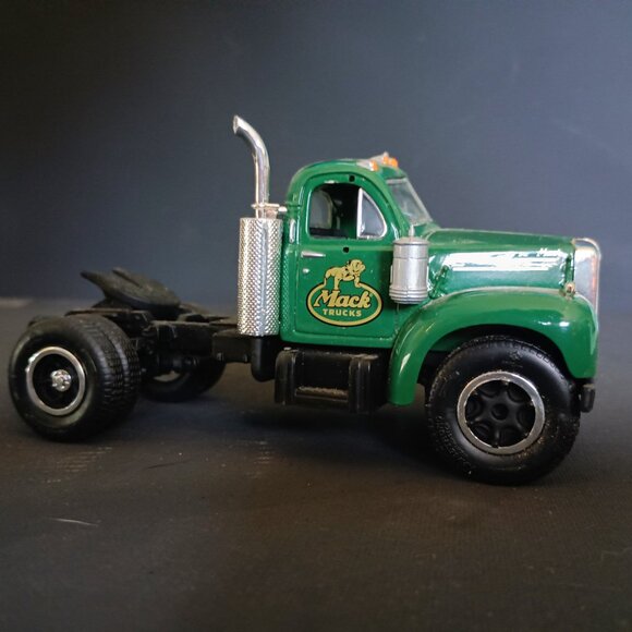 Mack Tractor Semi Model B-61 1960 1/34 Scale Collectable Diecast - Picture 4 of 4